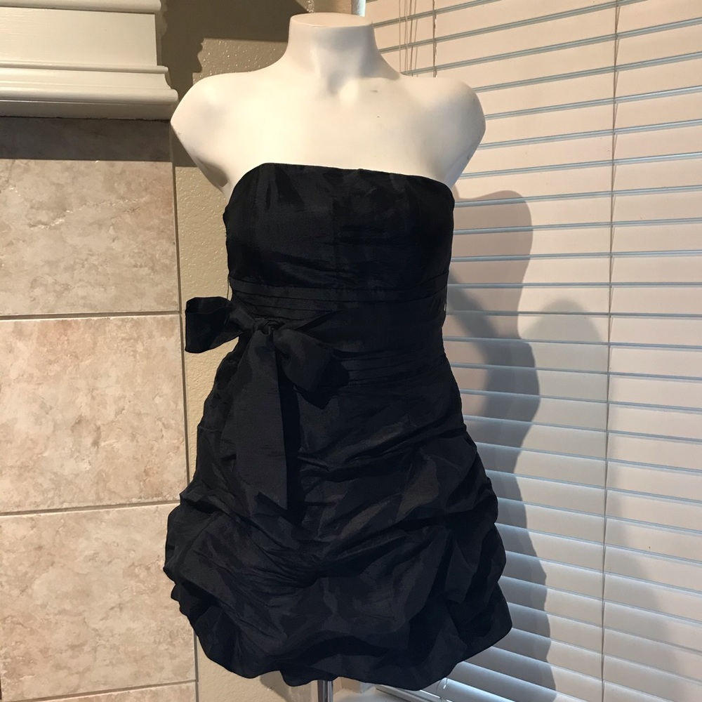 Forever 21 Strapless Black Dress 🔴